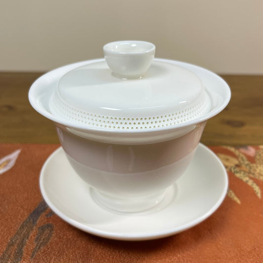 Beginner-Friendly White Porcelain Gaiwan with 360° Pouring, Inner Filter, Heatproof and Hovering Lid Design, 160ml